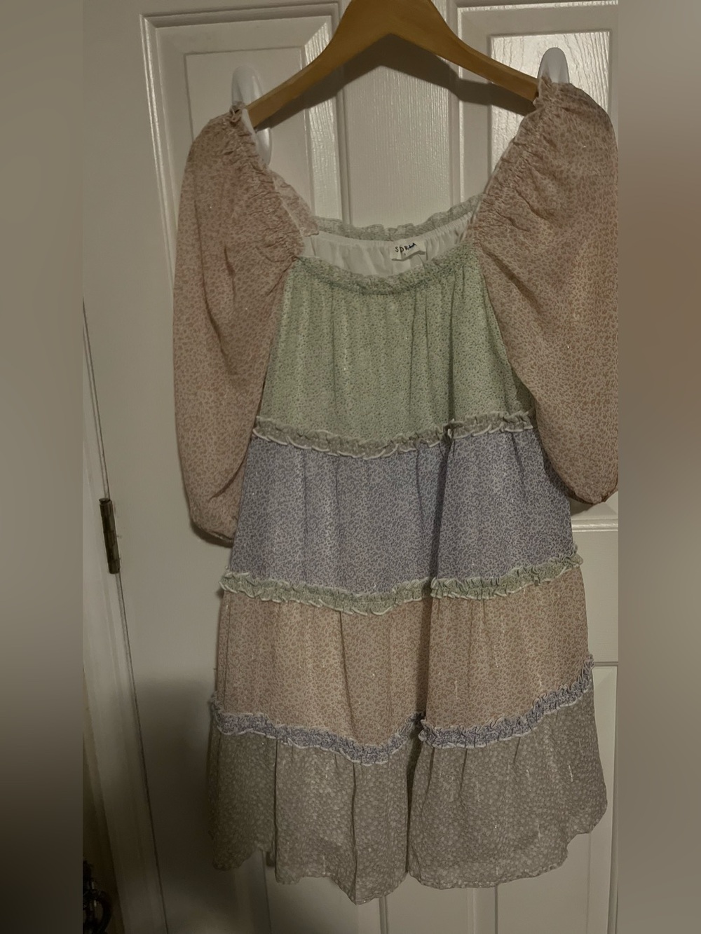 Tiered floral puff sleeve dress by STORIA
